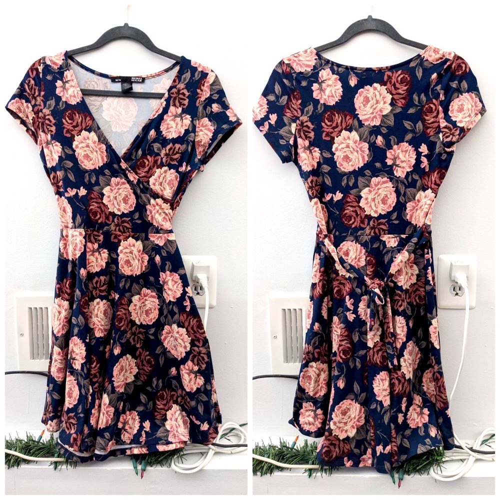 V-neck flower dress